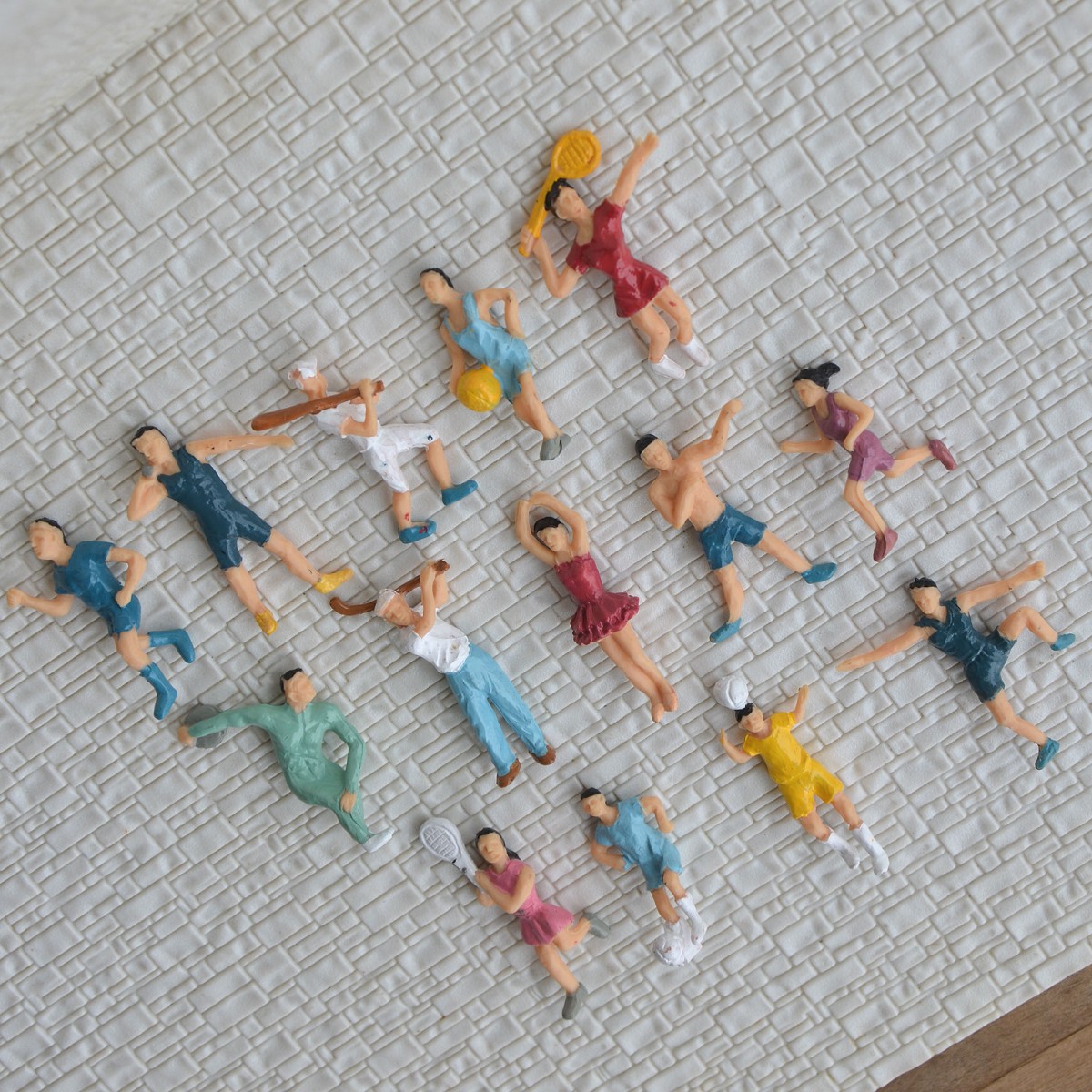 14 pcs O scale 1:48 Sports Figures Athletes sportsmen